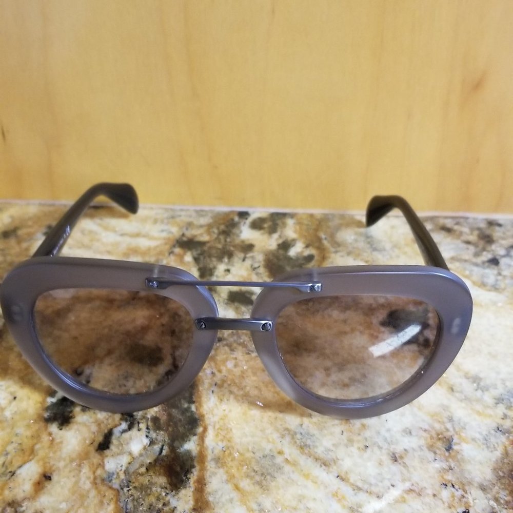 Oscar De La Renta Case Prada Designer Sunglasses